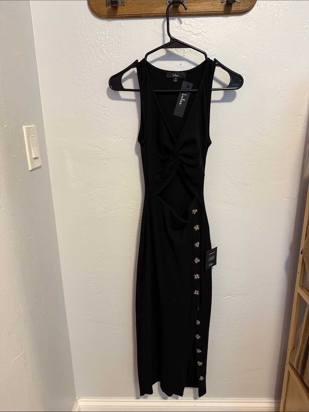 Lulu's Black Sleeveless Twist-Front Maxi Dress with Side Button Detail